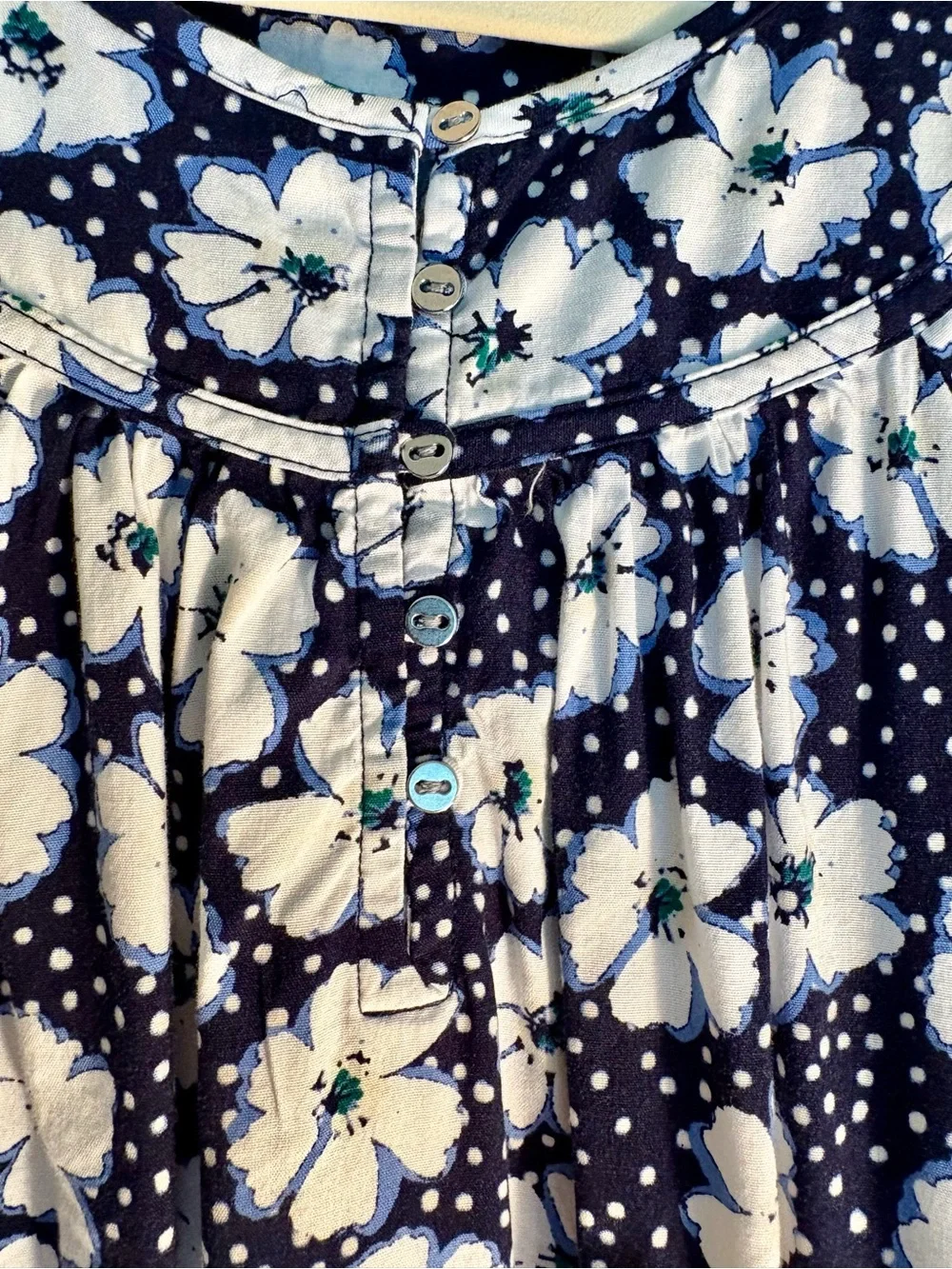 EUC LOFT Navy and White Daisy Floral Puff Sleeve Blouse Sz Lrg